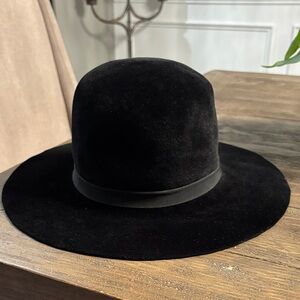 Hammond Rutherford New York Black Vintage Felt Hat Boho Style with black ribbon